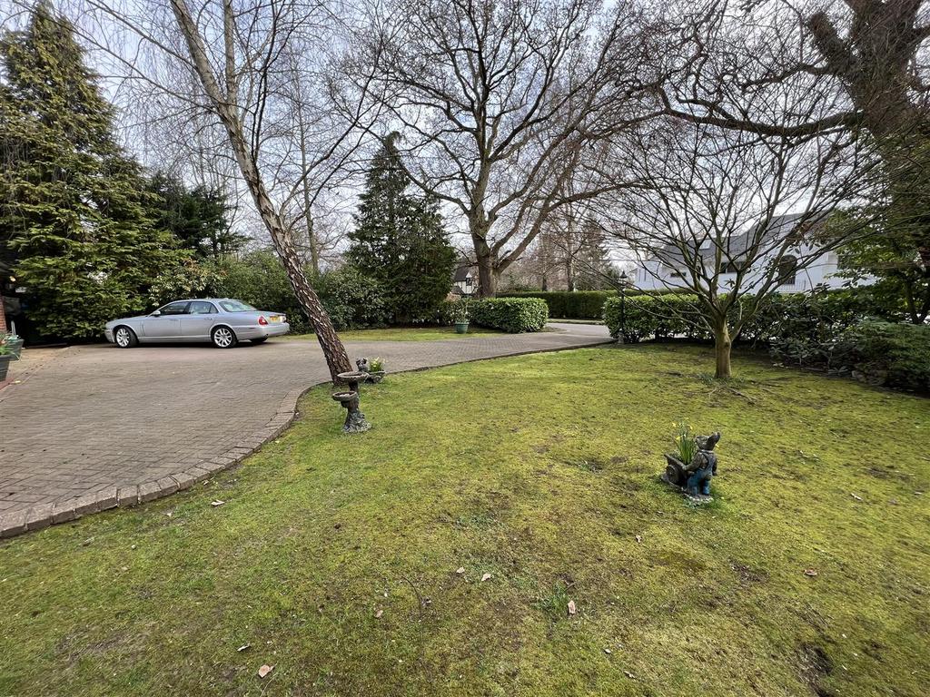 Ridgeway, Hutton Mount, Brentwood 5 bed detached house for sale £