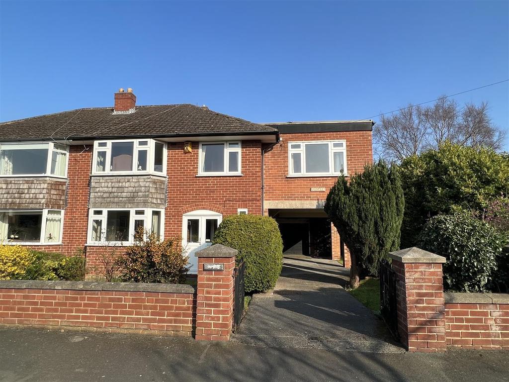 Road, Heswall, Wirral 5 bed semidetached house £375,000