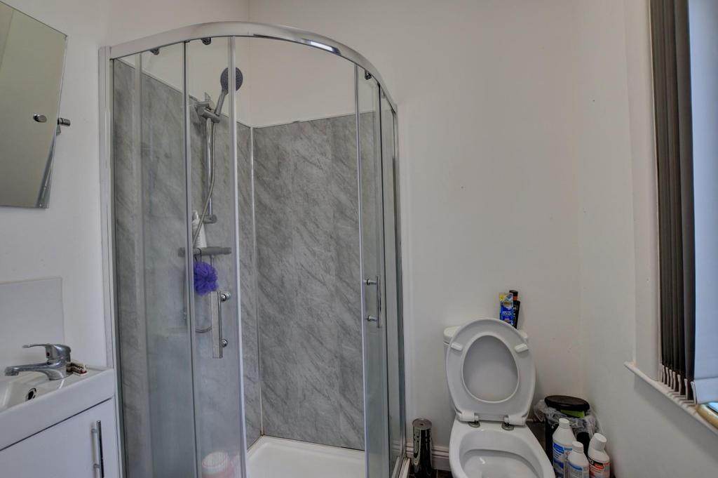 Bathroom 2.jpg