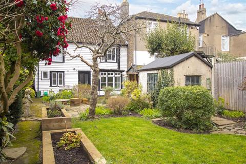 85 Chase Side, Enfield, EN2 6NL