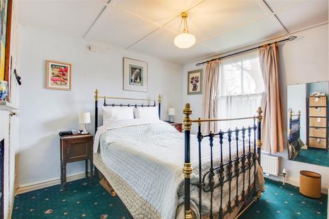 85 Chase Side, Enfield, EN2 6NL