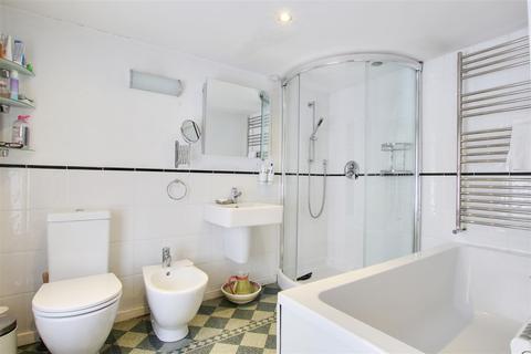 85 Chase Side, Enfield, EN2 6NL