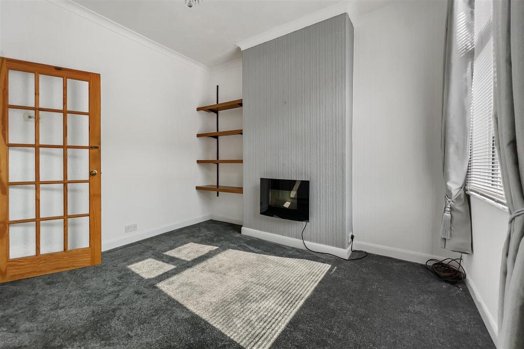 Bristol Road, Coventry 2 bed terraced house £800 pcm (£185 pw)