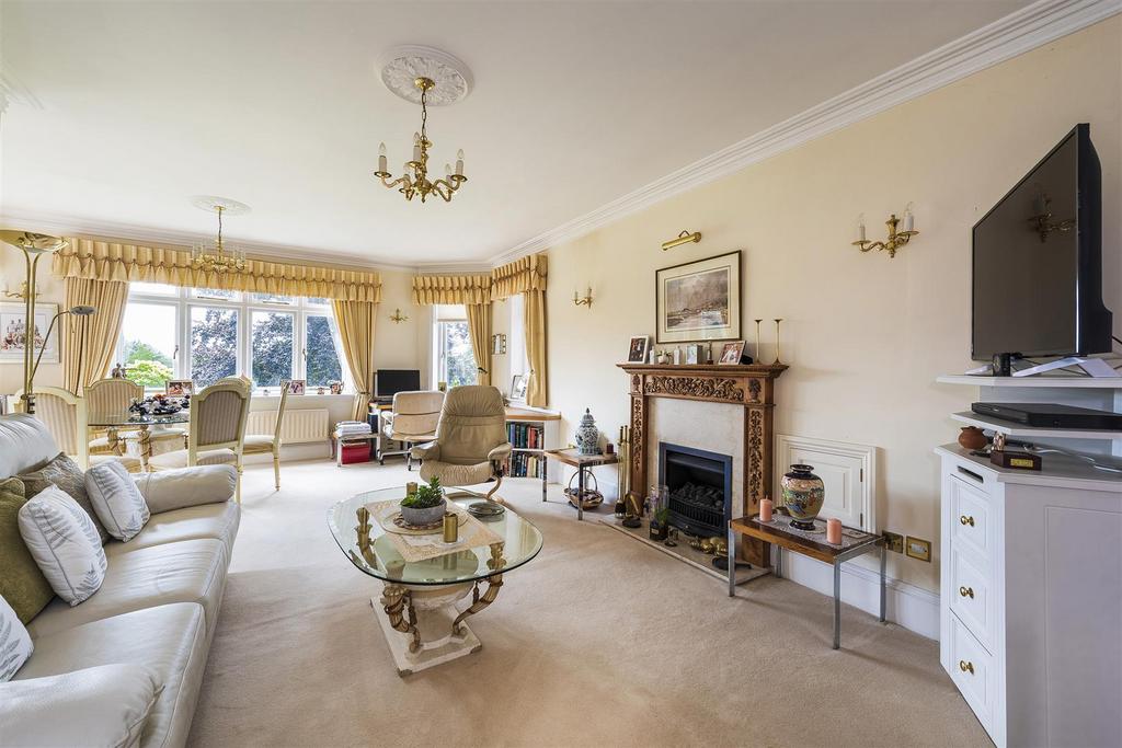 Springwood Park, Tonbridge 2 bed apartment for sale £499,000