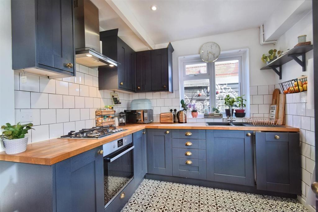 Newark Road, Gloucester 3 bed semidetached house £260,000