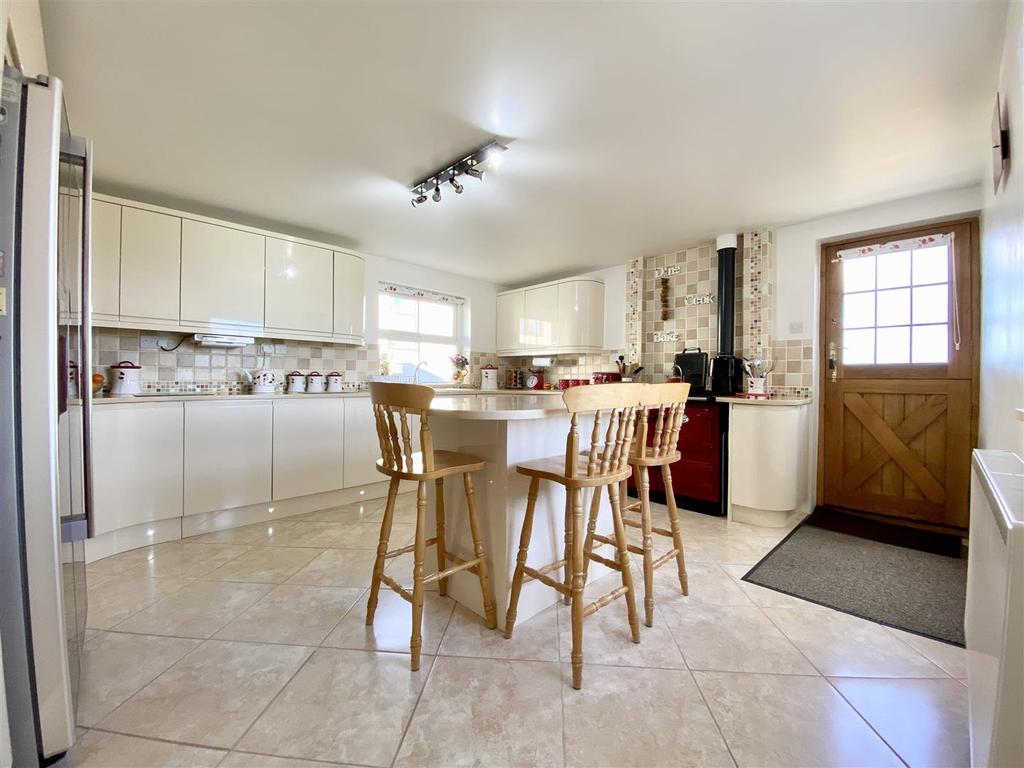Kitchen/Breakfast Room