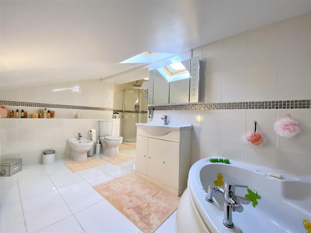 En Suite Bathroom