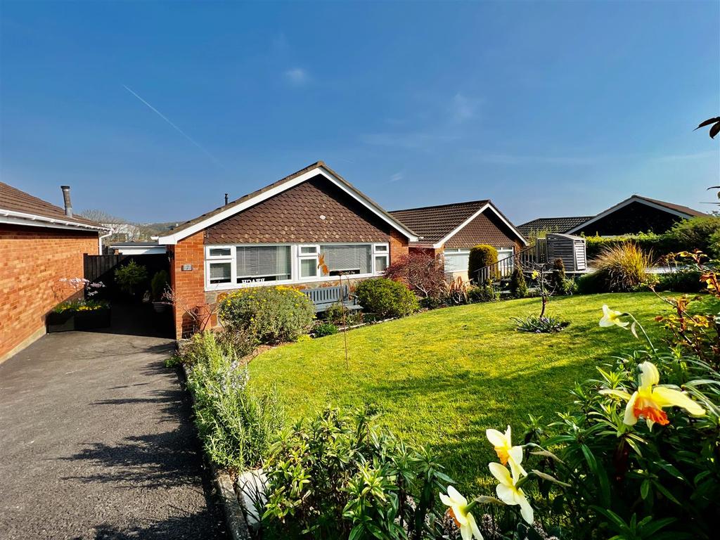 Stapleton Close, Paignton 2 bed detached bungalow £350,000