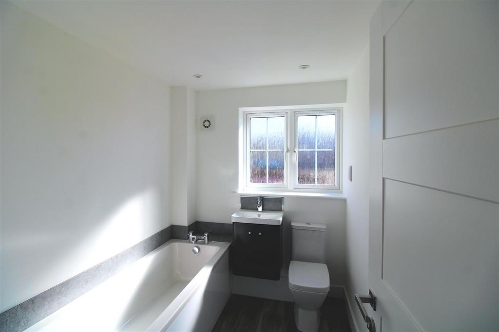 Bathroom (1st floor)