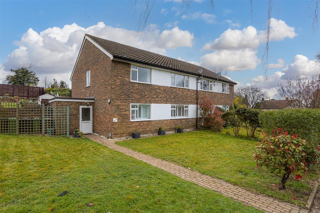 Beacon Way, Banstead 2 bed £400,000