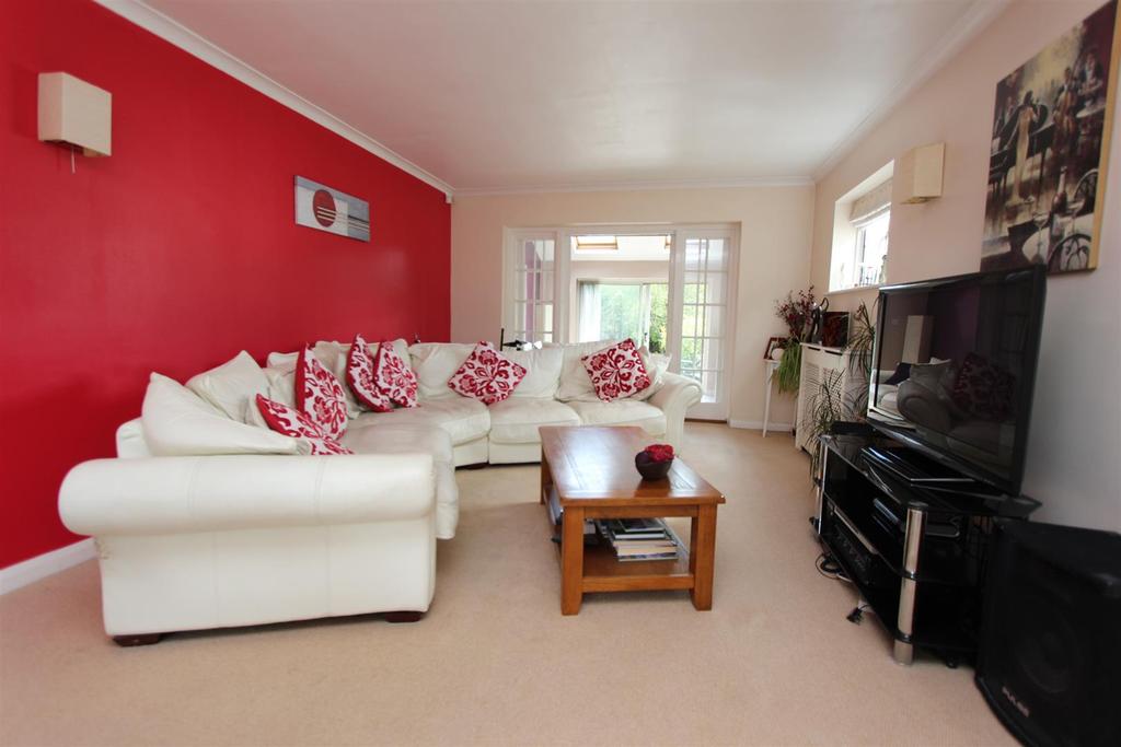 Fir Tree Road, Banstead 3 bed detached house £825,000