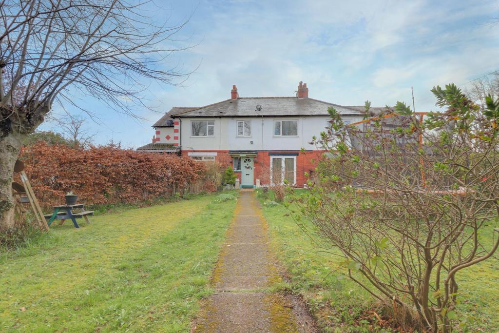 Stanhope Drive, Horsforth 3 bed terraced house £300,000