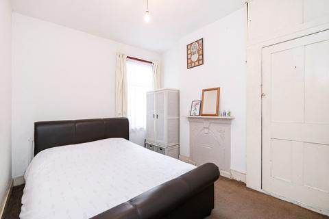 4 bedroom end of terrace house for sale - Lindley Road, London