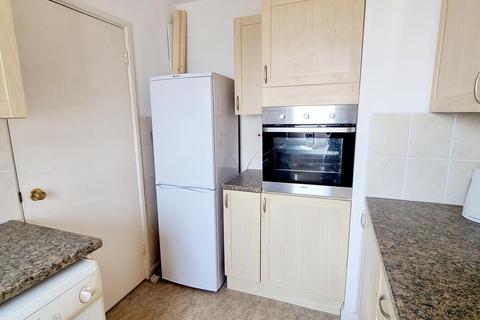 2 bedroom flat to rent, Royal Parade, Eastbourne BN22