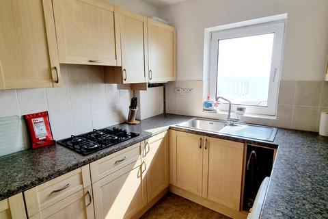 2 bedroom flat to rent, Royal Parade, Eastbourne BN22