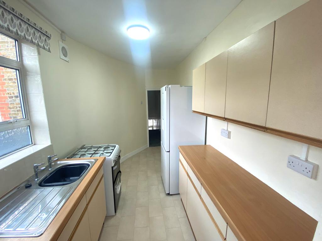 Selwyn Avenue, Highams Park, E4 1 bed flat £1,200 pcm (£277 pw)