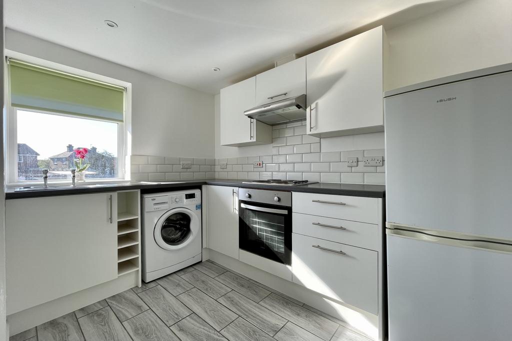 Windsor Way, Polegate, East Sussex, BN26 1 bed apartment for sale £149,000