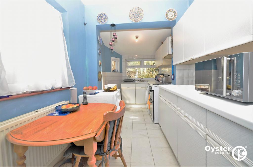 Brunswick Avenue, London, N11 2 bed terraced house £490,000