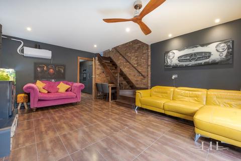 16 Hernshaw, Herongate, Brentwood, CM13 3PE