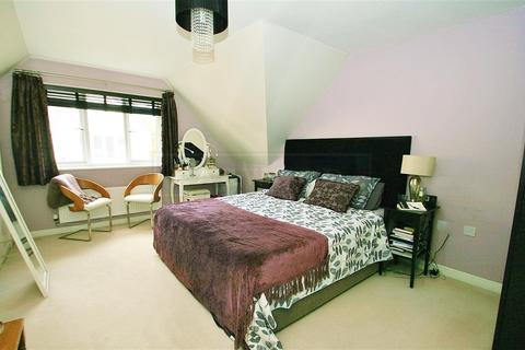 11 Albacore Way, Hayes, UB3 2FS