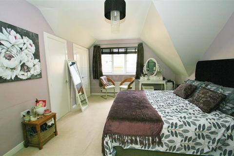 11 Albacore Way, Hayes, UB3 2FS