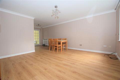 3 bedroom property to rent - Lavender Court, Chelmsford