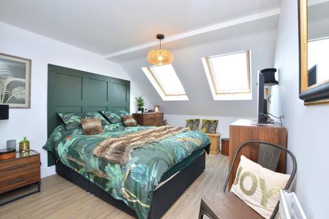 14 Norbury Road, Reigate, RH2 9BY