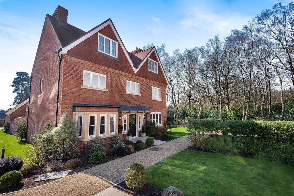 Adams Walk, Kings Drive, Midhurst, GU29 5 bed detached house £1,350,000