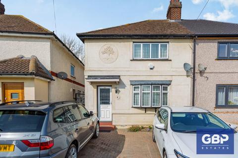39 Meadow Road, Romford, RM7 0LR