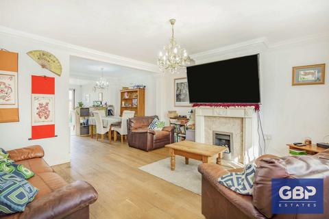 39 Meadow Road, Romford, RM7 0LR