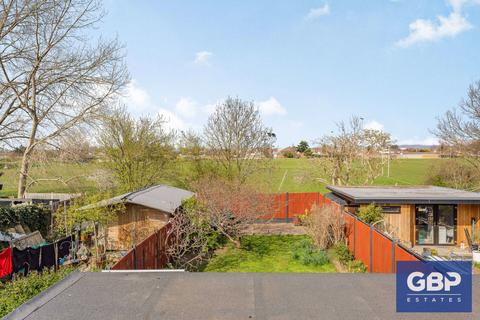 39 Meadow Road, Romford, RM7 0LR
