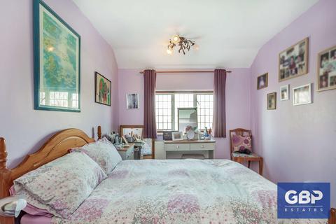 39 Meadow Road, Romford, RM7 0LR