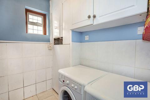 39 Meadow Road, Romford, RM7 0LR