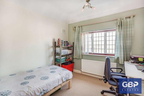 39 Meadow Road, Romford, RM7 0LR
