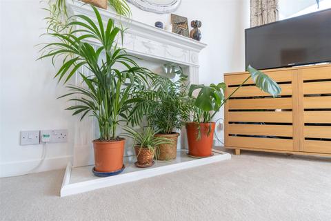 Flat 13, 100 East Trinity Road, Edinburgh, EH5 3PU