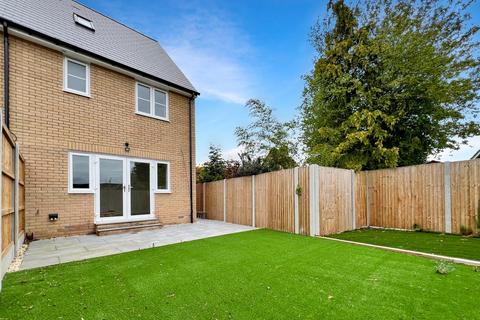 3 bedroom townhouse for sale, Priory Walk, Sudbury, CO10