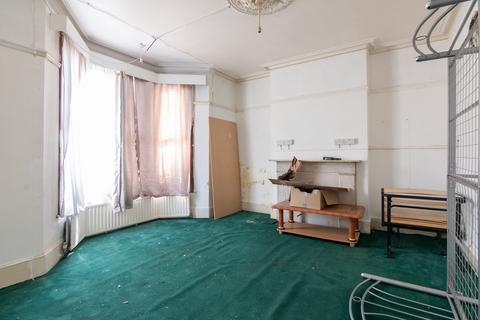 4 bedroom terraced house for sale - Durham Road, Manor Park, London, E12