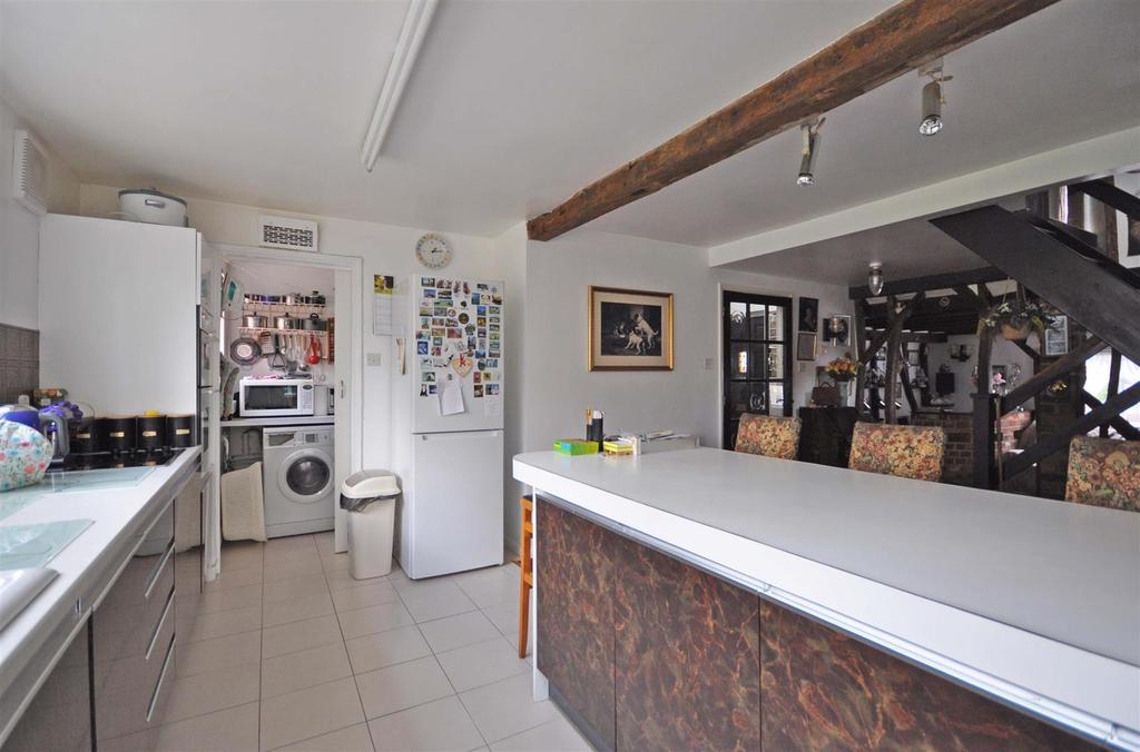 Kitchen e.jpg