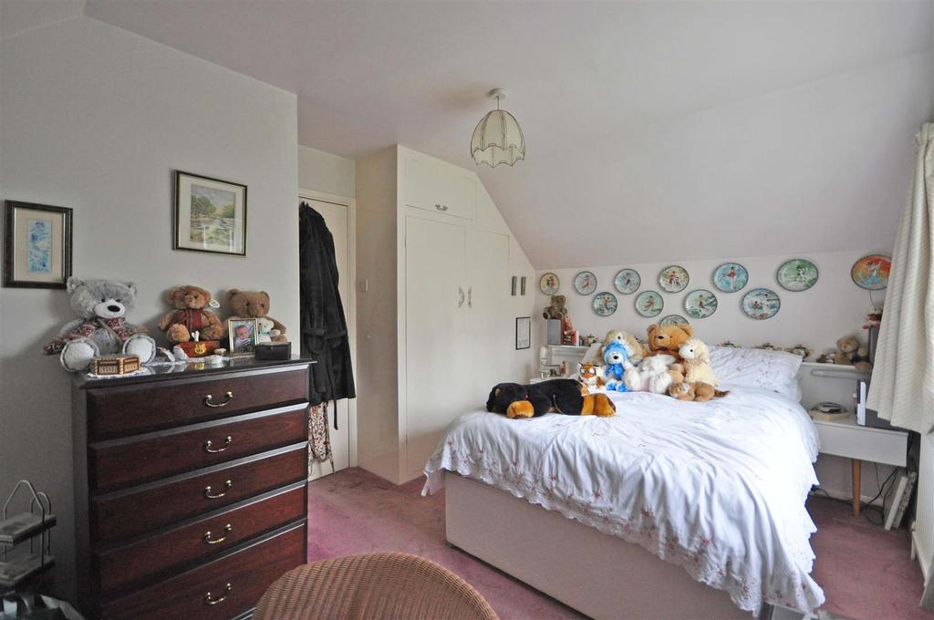 Bedroom 1b.jpg