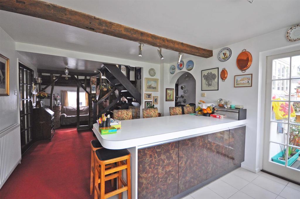 Kitchen f.jpg