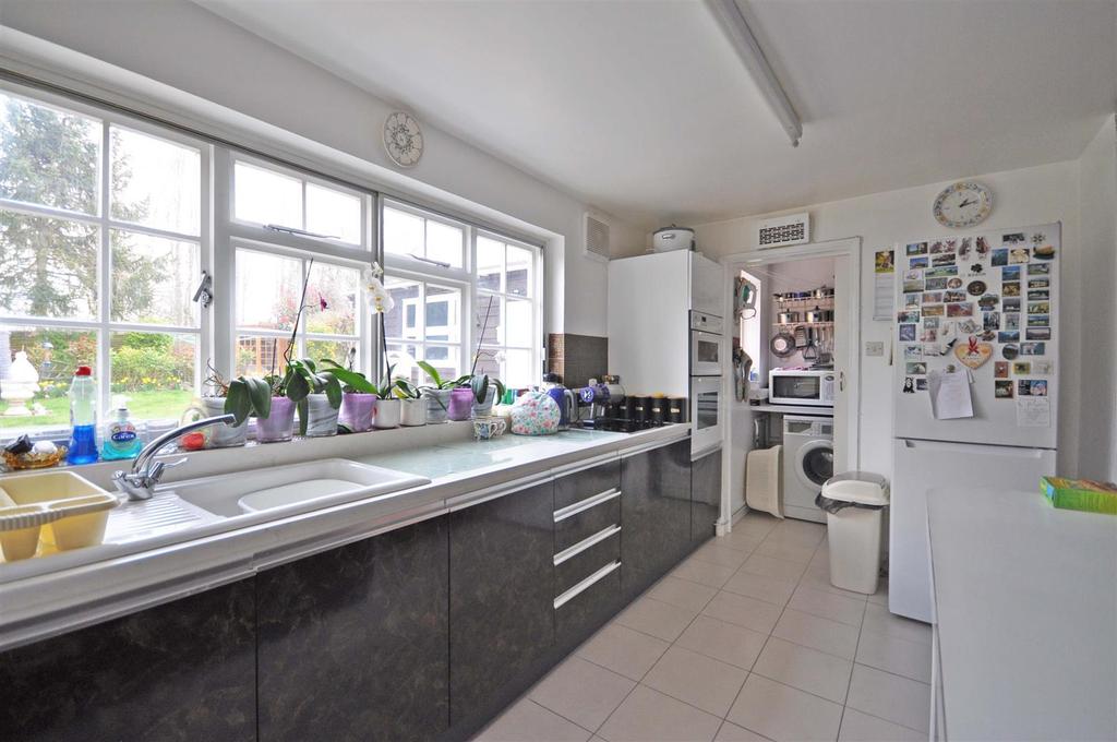 Kitchen d.jpg