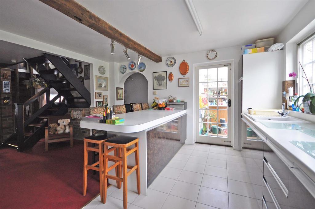 Kitchen c.jpg