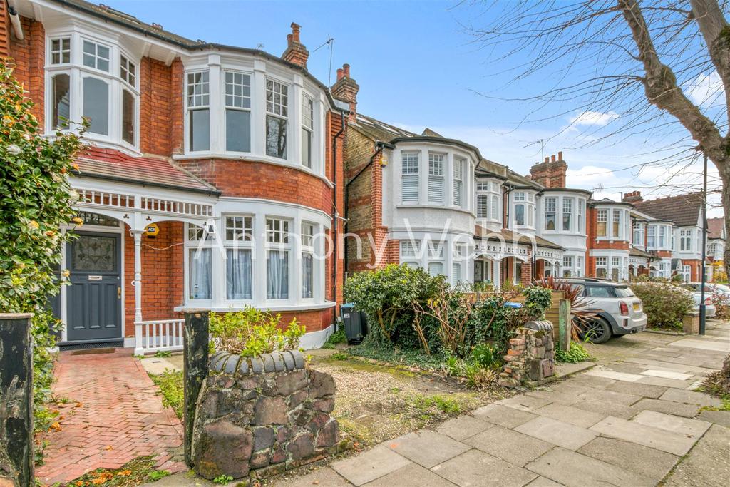 Selborne Road, Southgate, London 1 bed flat £450,000