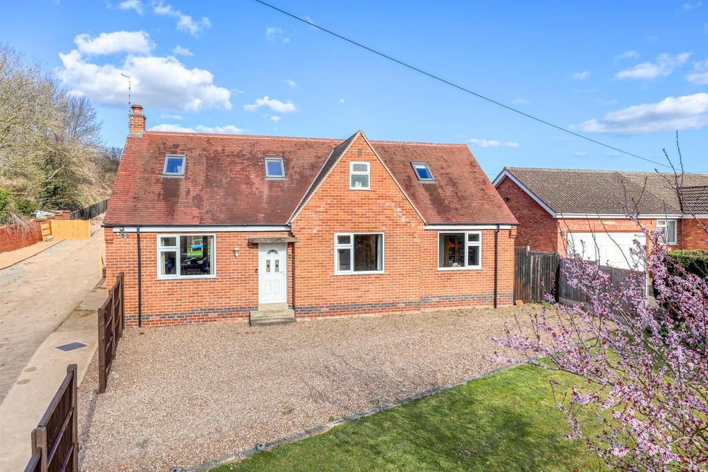 Markfield Lane, Botcheston 5 bed detached bungalow £475,000