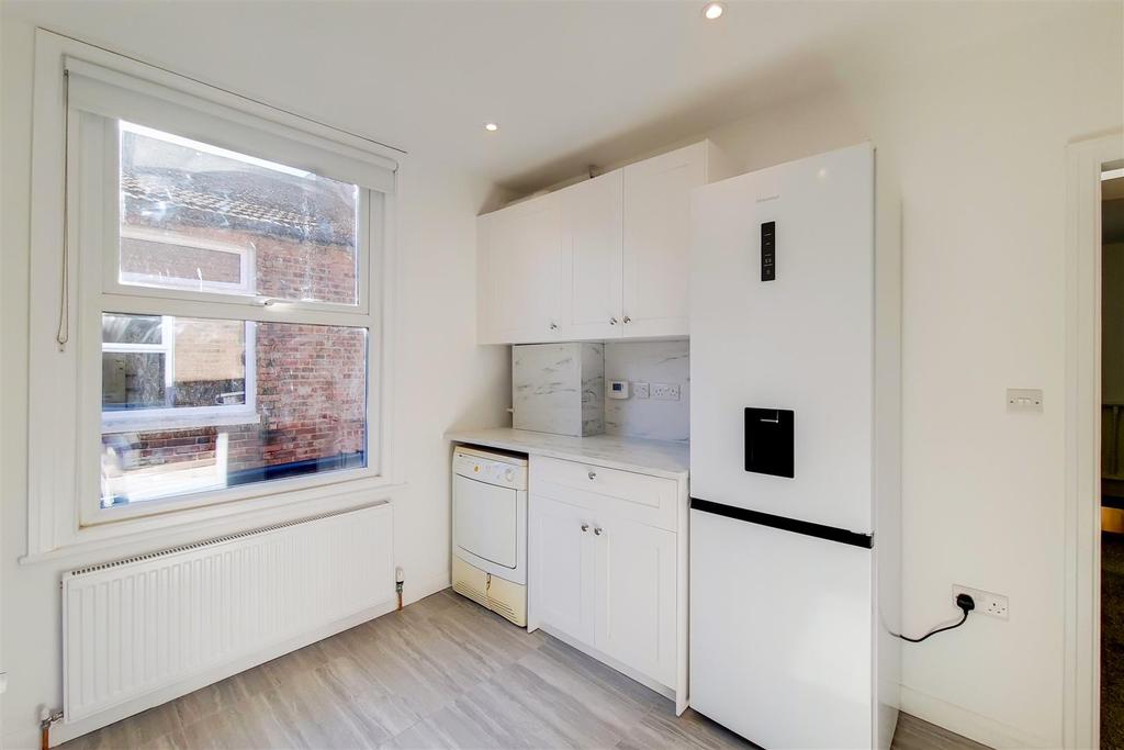 3 Kitchen-0.jpg