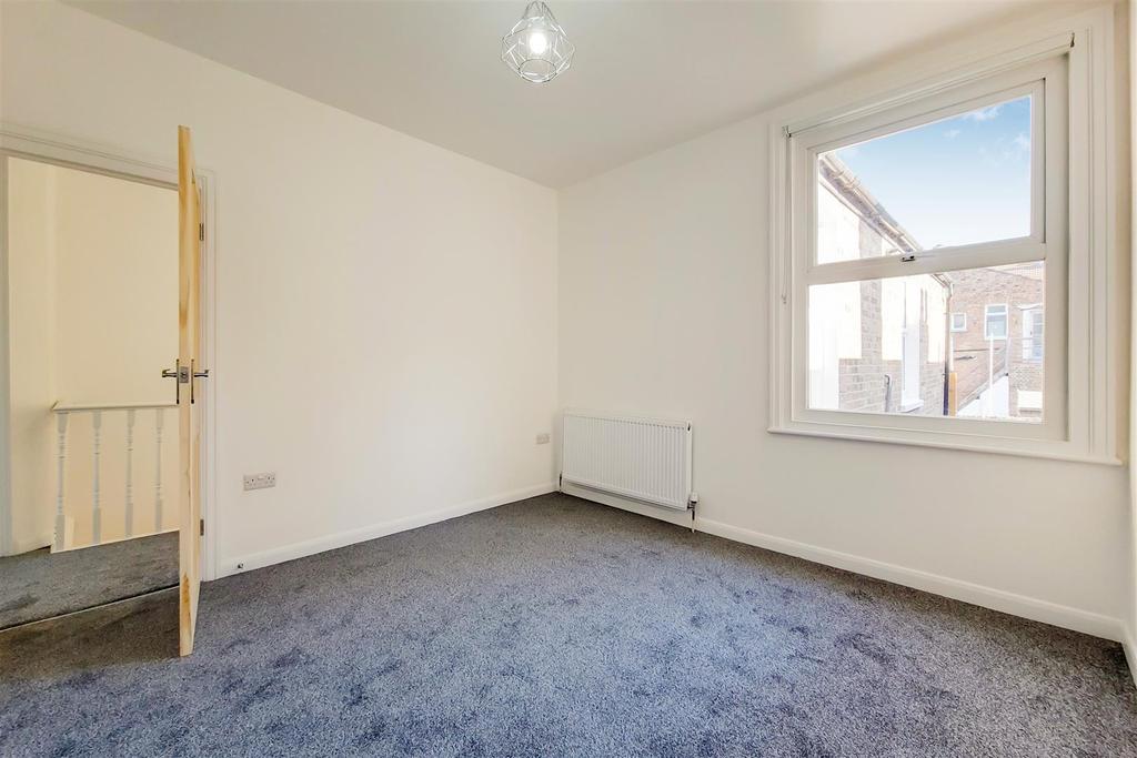 5 Main Bedroom-0.jpg