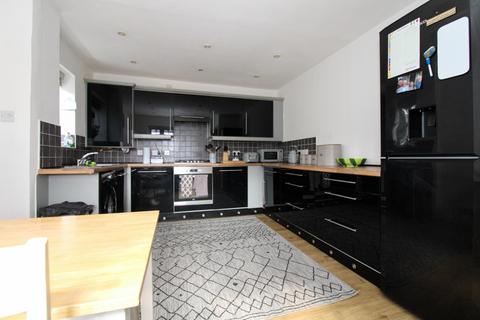 1 Crag View, Bradford, BD10 9HB