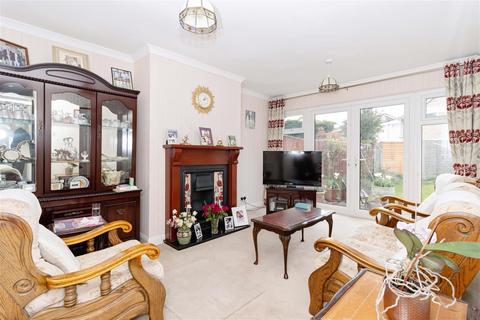 49 Boxgrove, Goring By Sea, Worthing, BN12 6BB