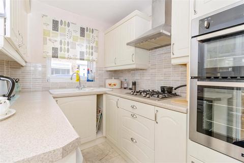 49 Boxgrove, Goring By Sea, Worthing, BN12 6BB