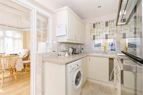 49 Boxgrove, Goring By Sea, Worthing, BN12 6BB